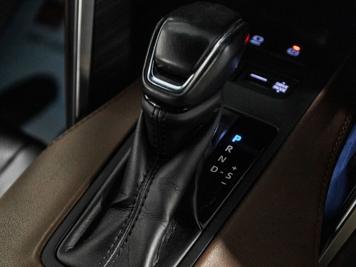 Toyota Harrier 2021 - фото автомобиля