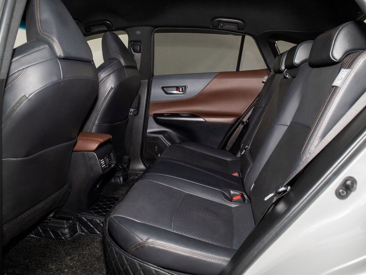 Toyota Harrier 2021 - фото автомобиля