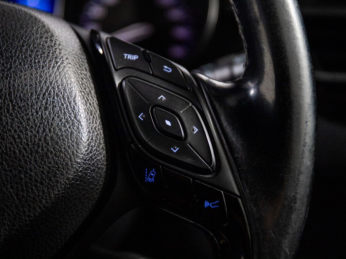 Toyota C-HR 2017 - фото автомобиля