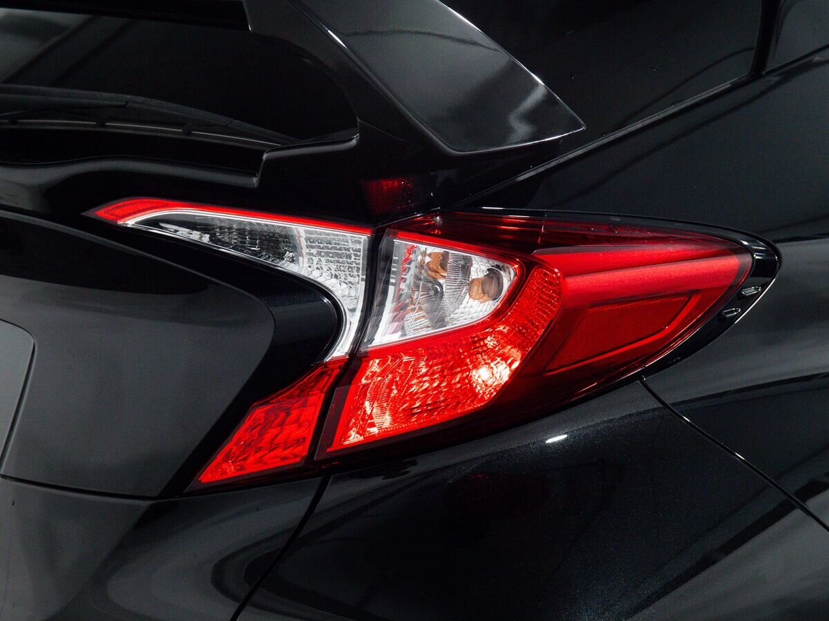 Toyota C-HR 2017 - фото автомобиля