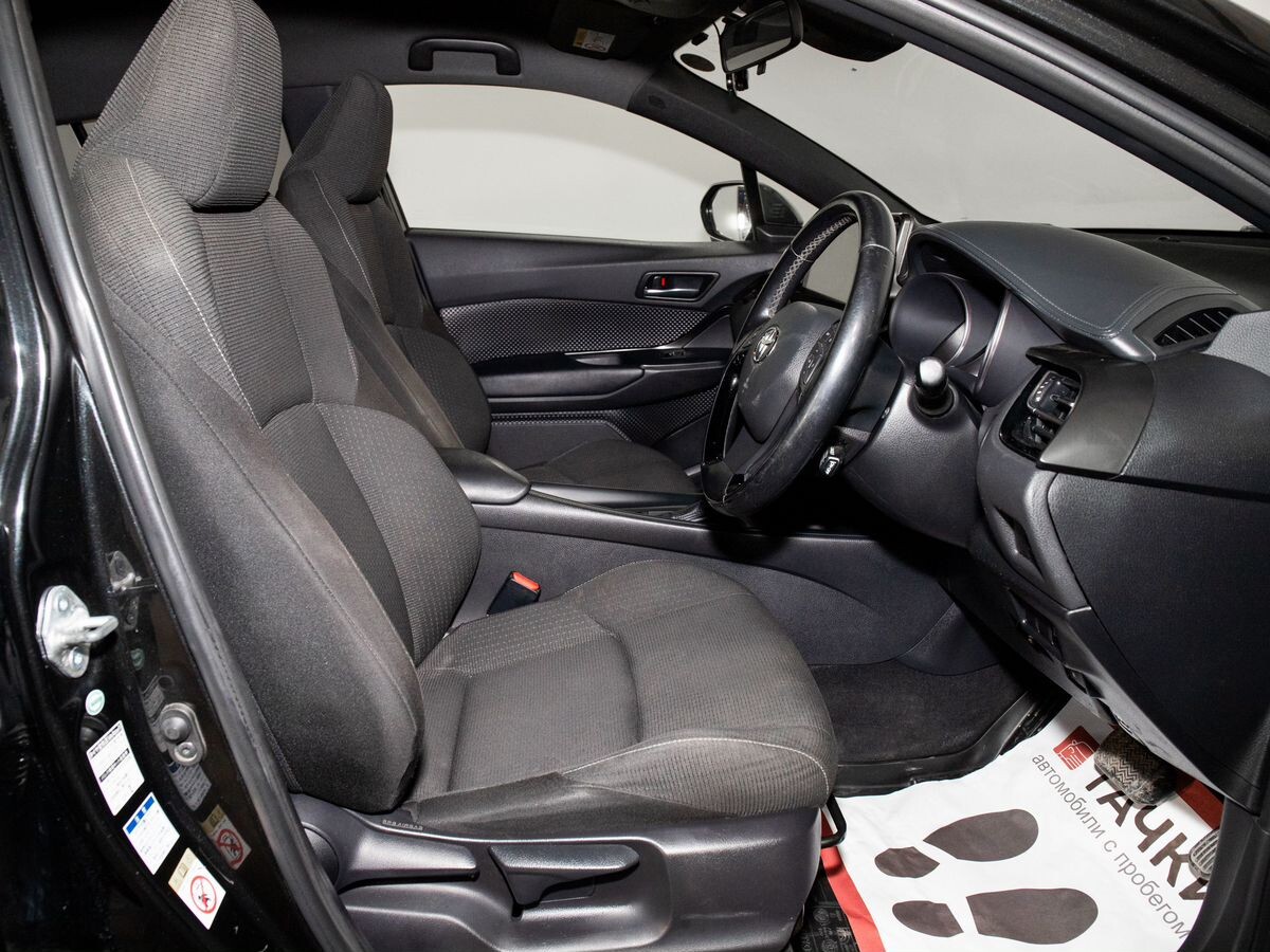 Toyota C-HR 2017 - фото автомобиля