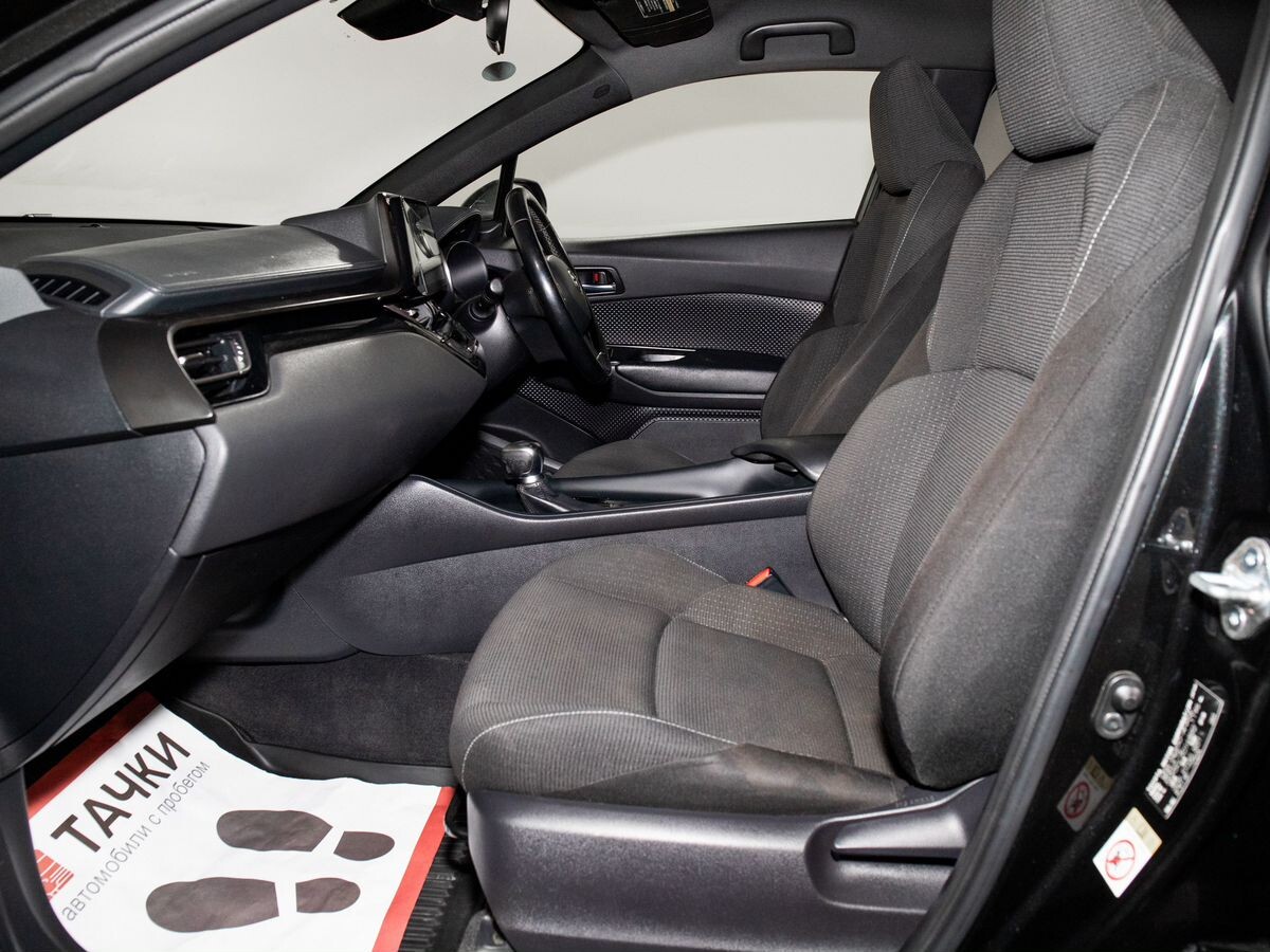 Toyota C-HR 2017 - фото автомобиля