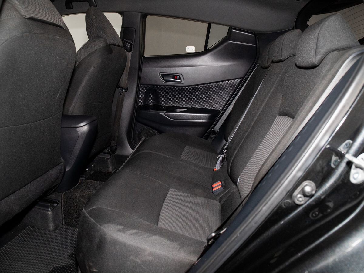 Toyota C-HR 2017 - фото автомобиля