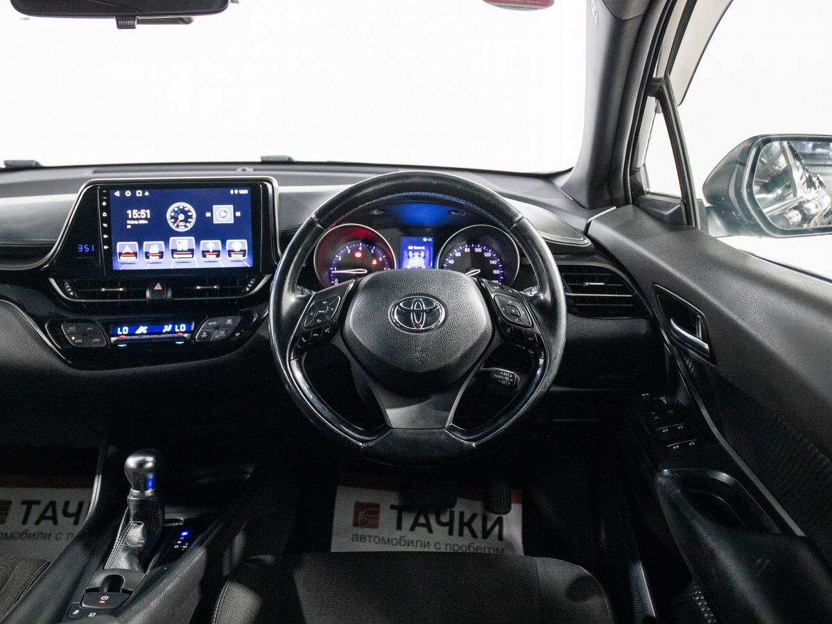 Toyota C-HR 2017 - фото автомобиля