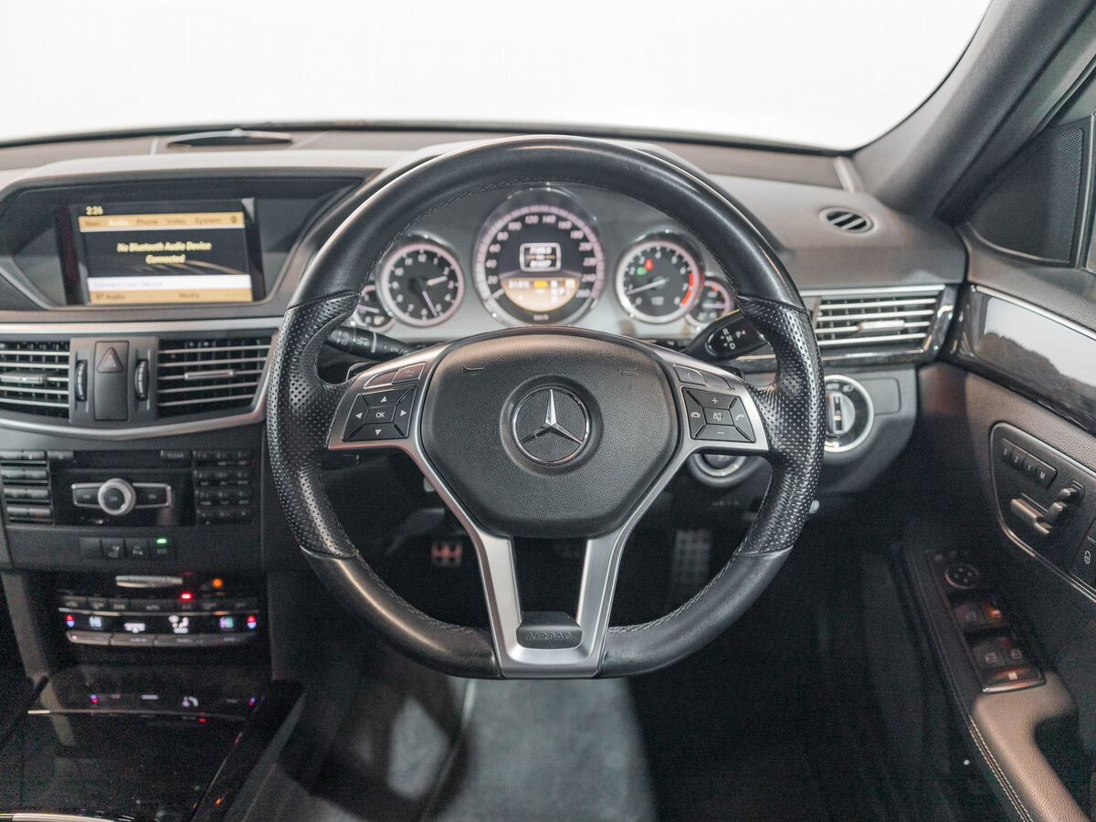 Mercedes-Benz E-Класс 2011 - фото автомобиля