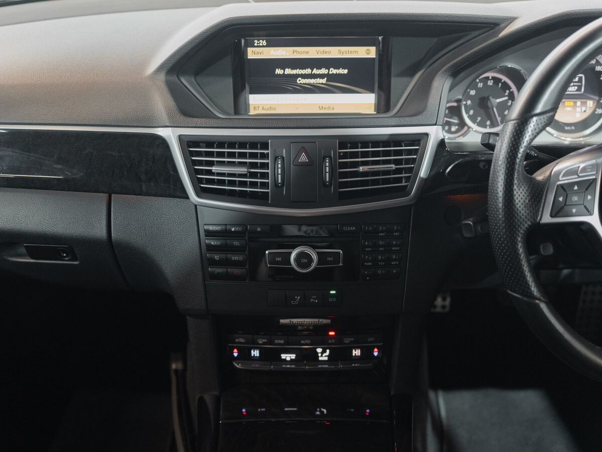 Mercedes-Benz E-Класс 2011 - фото автомобиля