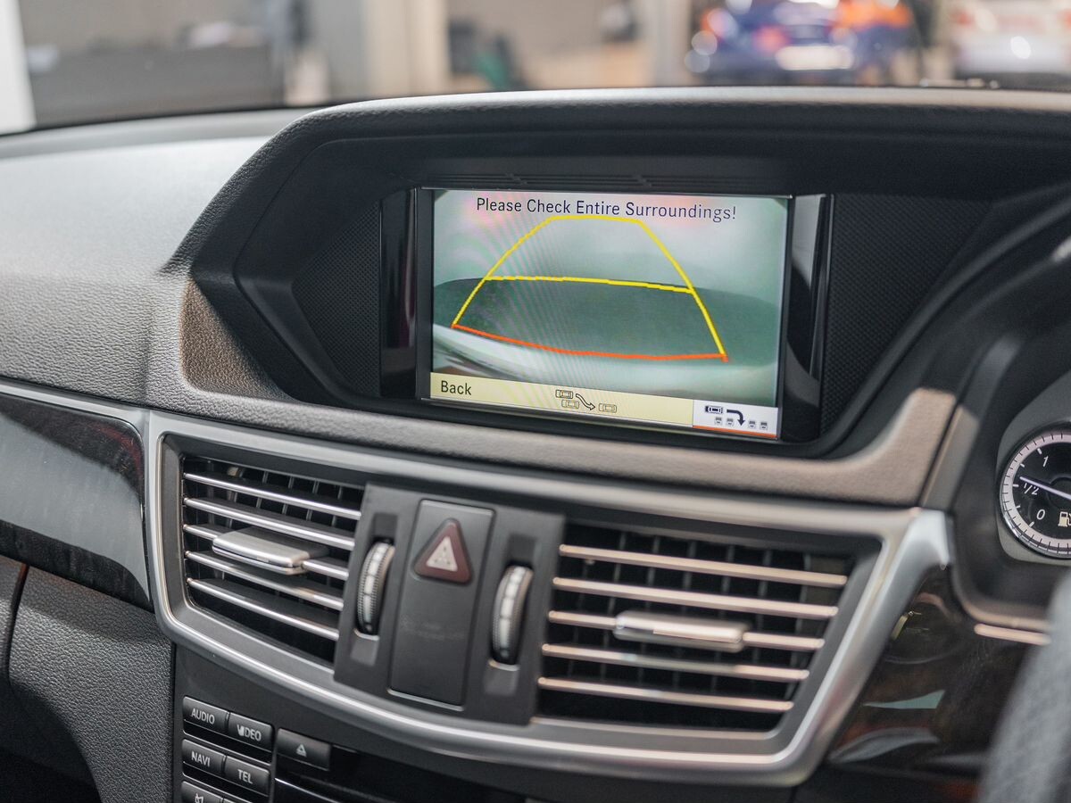 Mercedes-Benz E-Класс 2011 - фото автомобиля