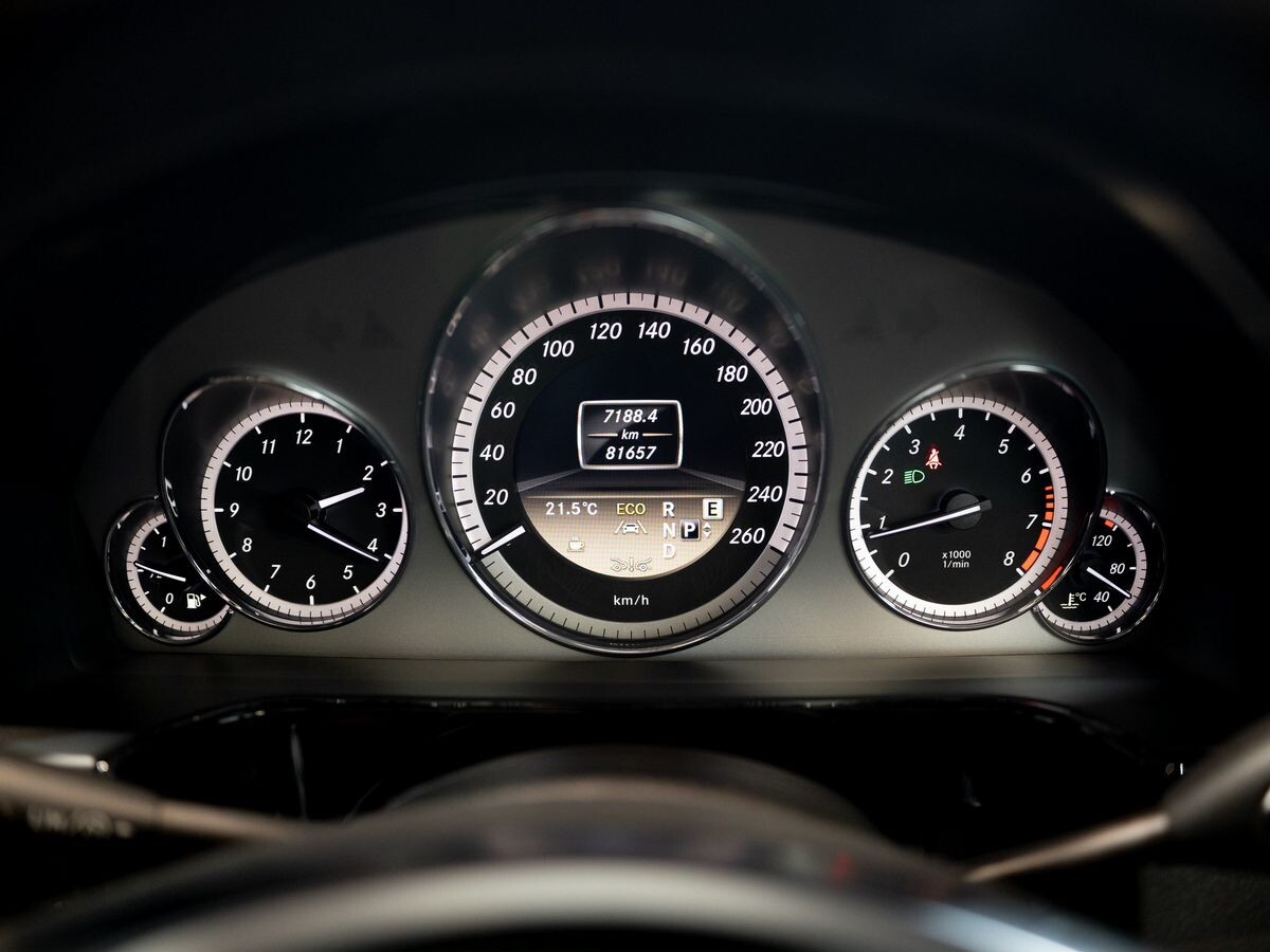 Mercedes-Benz E-Класс 2011 - фото автомобиля