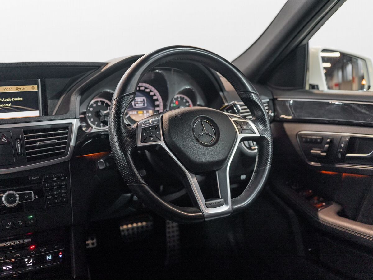 Mercedes-Benz E-Класс 2011 - фото автомобиля