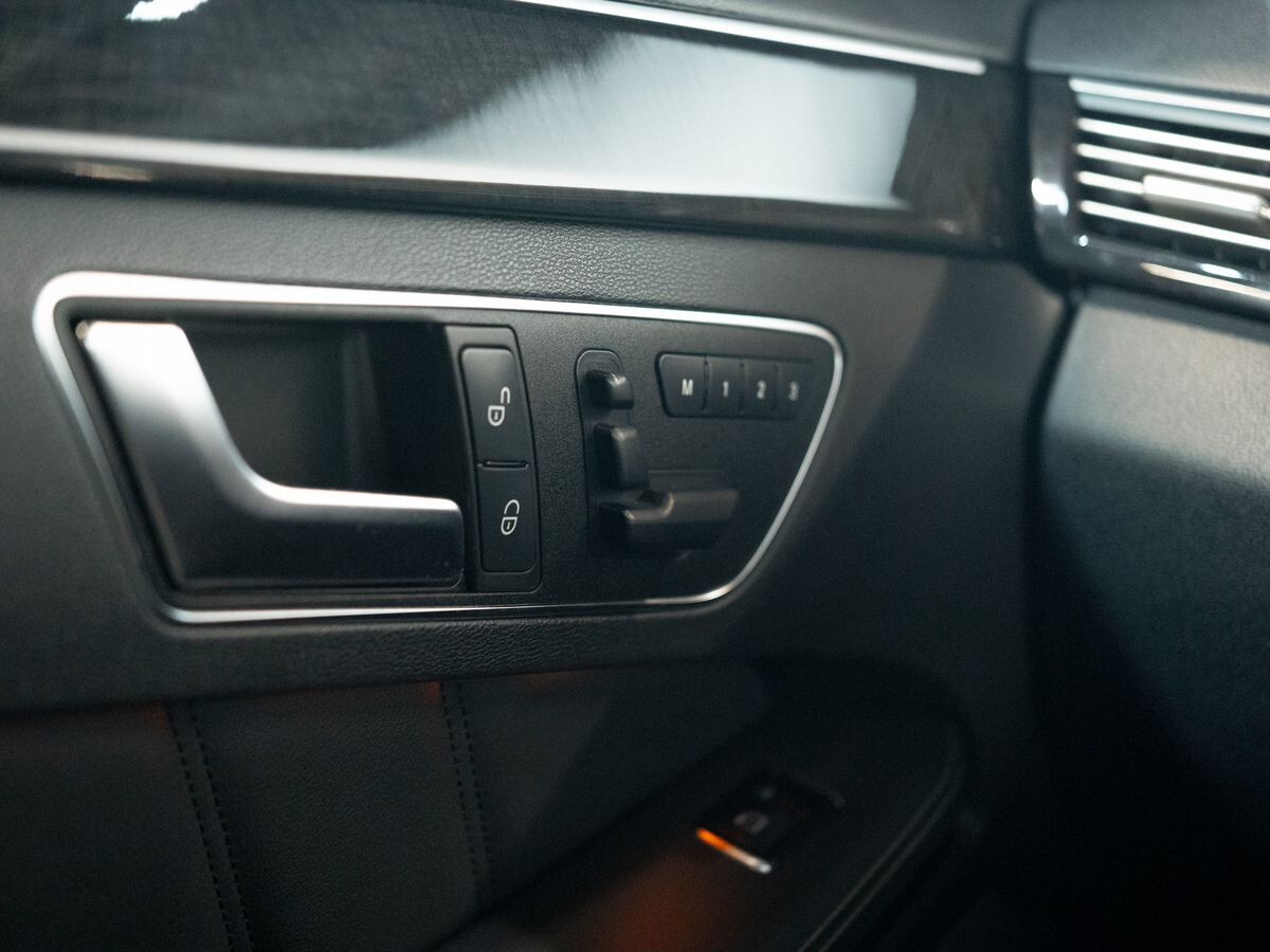 Mercedes-Benz E-Класс 2011 - фото автомобиля