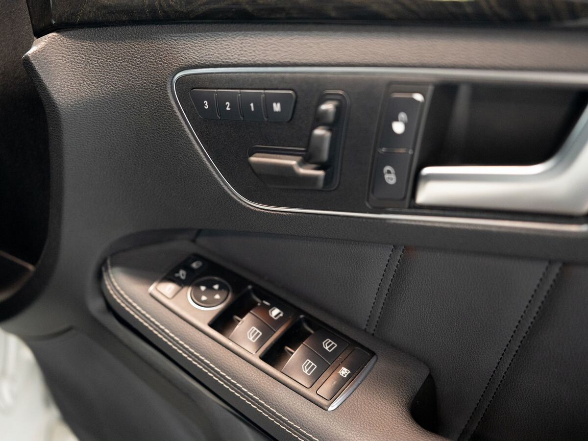 Mercedes-Benz E-Класс 2011 - фото автомобиля