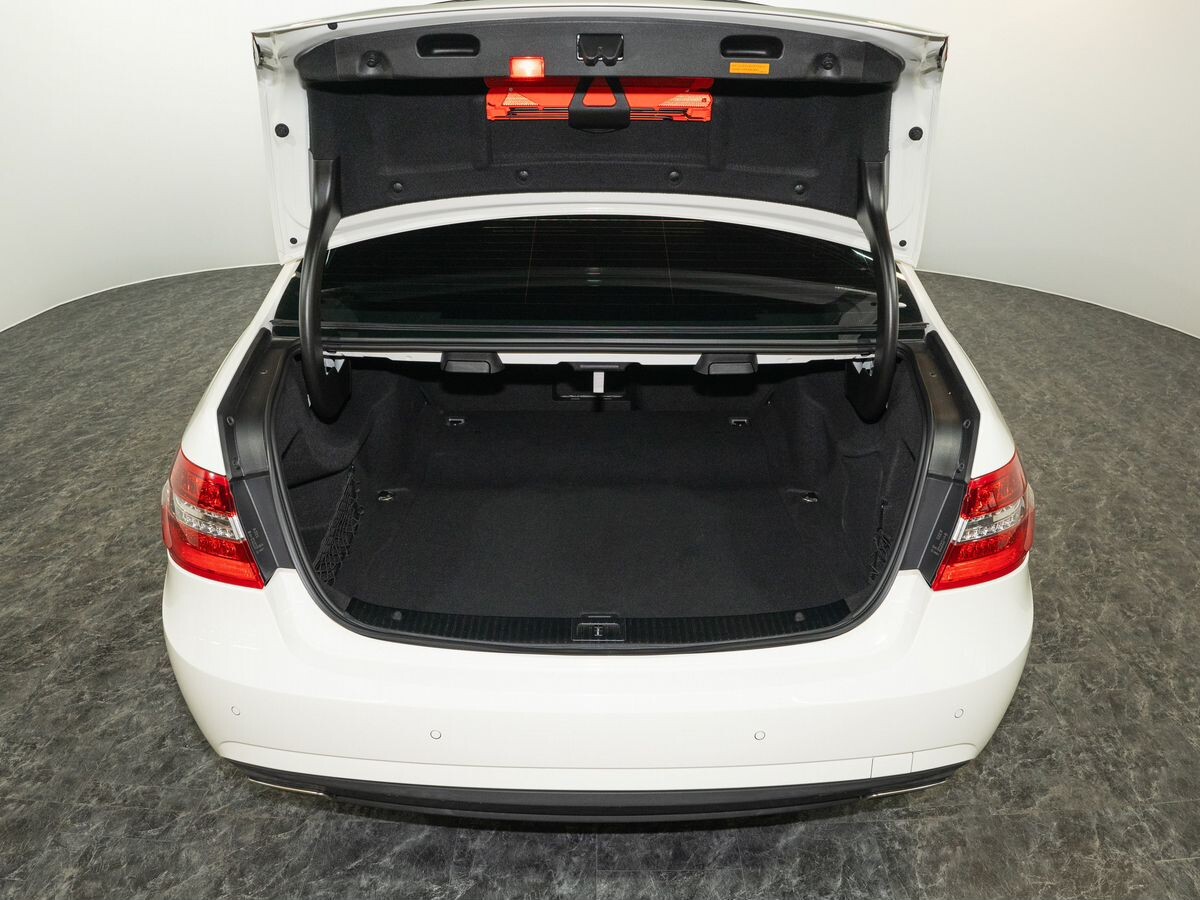 Mercedes-Benz E-Класс 2011 - фото автомобиля