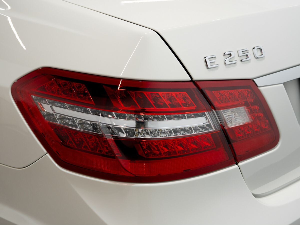 Mercedes-Benz E-Класс 2011 - фото автомобиля