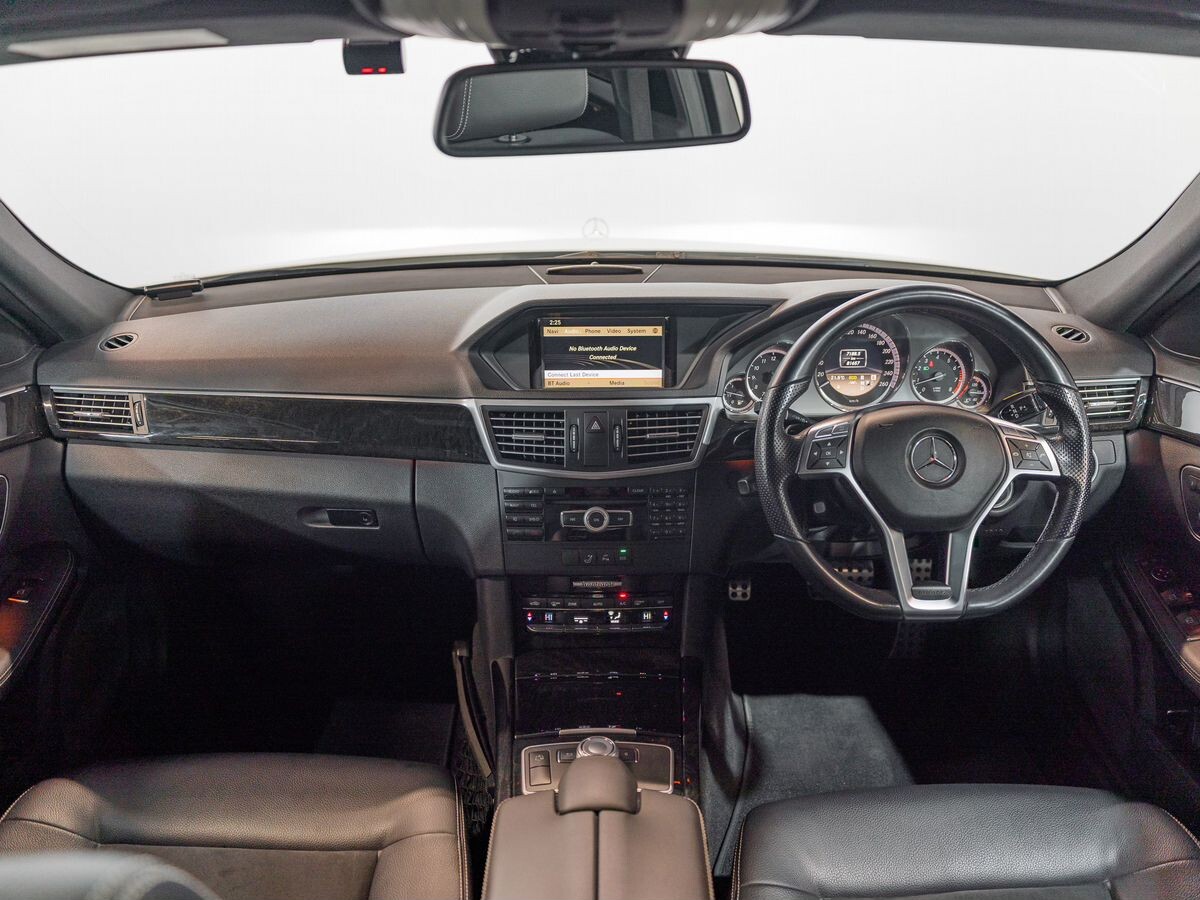 Mercedes-Benz E-Класс 2011 - фото автомобиля