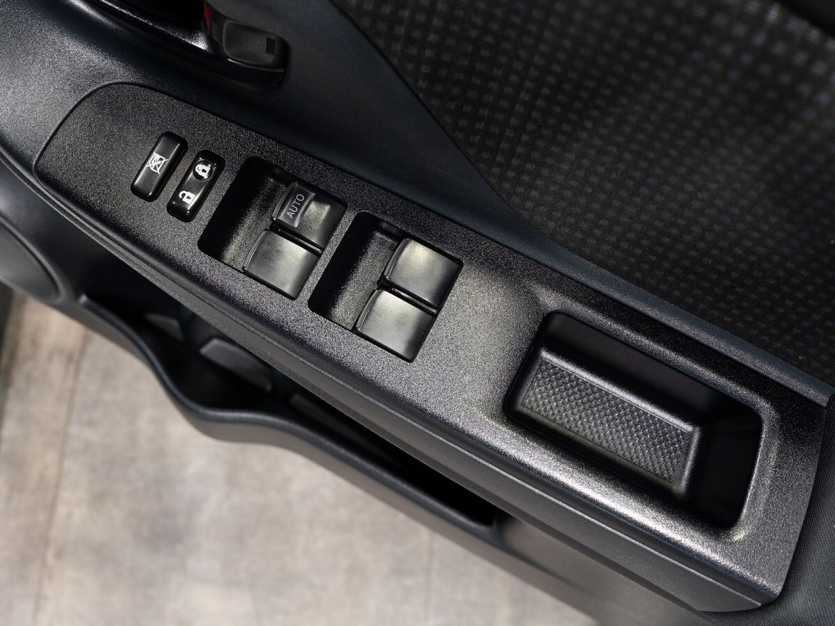 Toyota Vitz 2017 - фото автомобиля