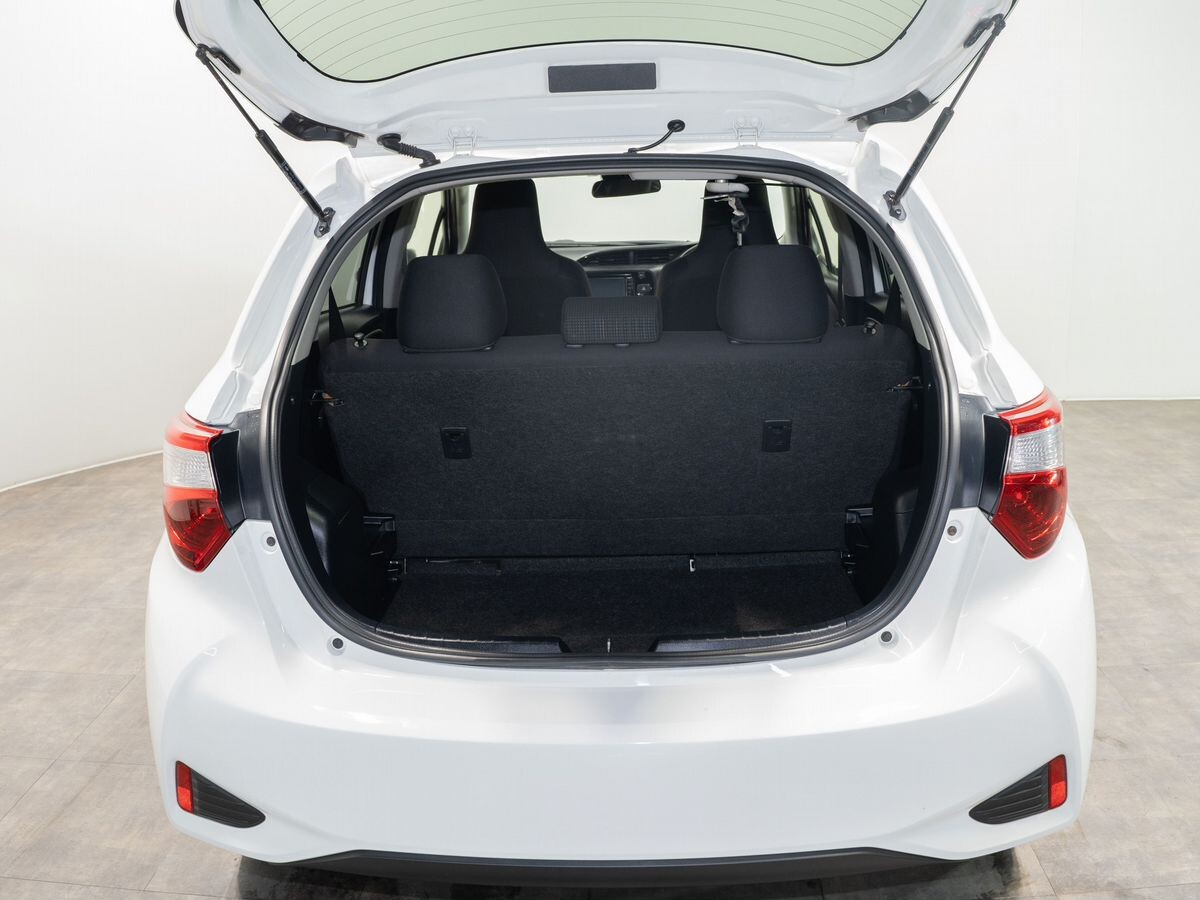 Toyota Vitz 2017 - фото автомобиля