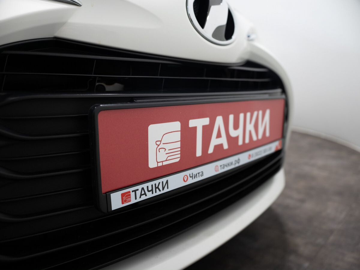 Toyota Vitz 2017 - фото автомобиля