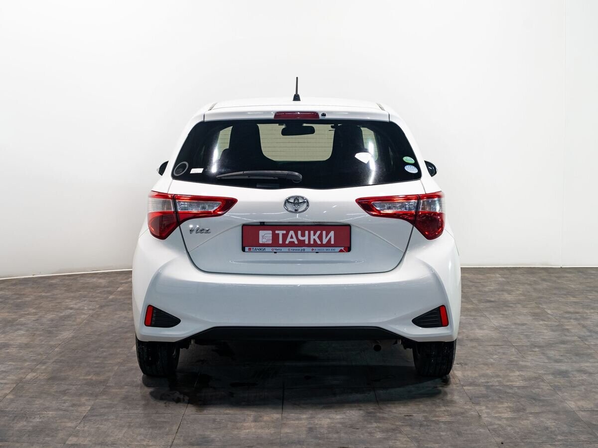 Toyota Vitz 2017 - фото автомобиля