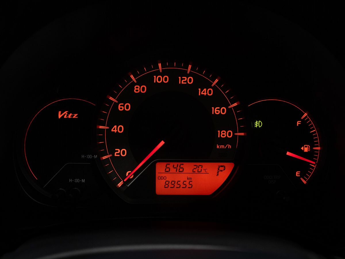 Toyota Vitz 2017 - фото автомобиля