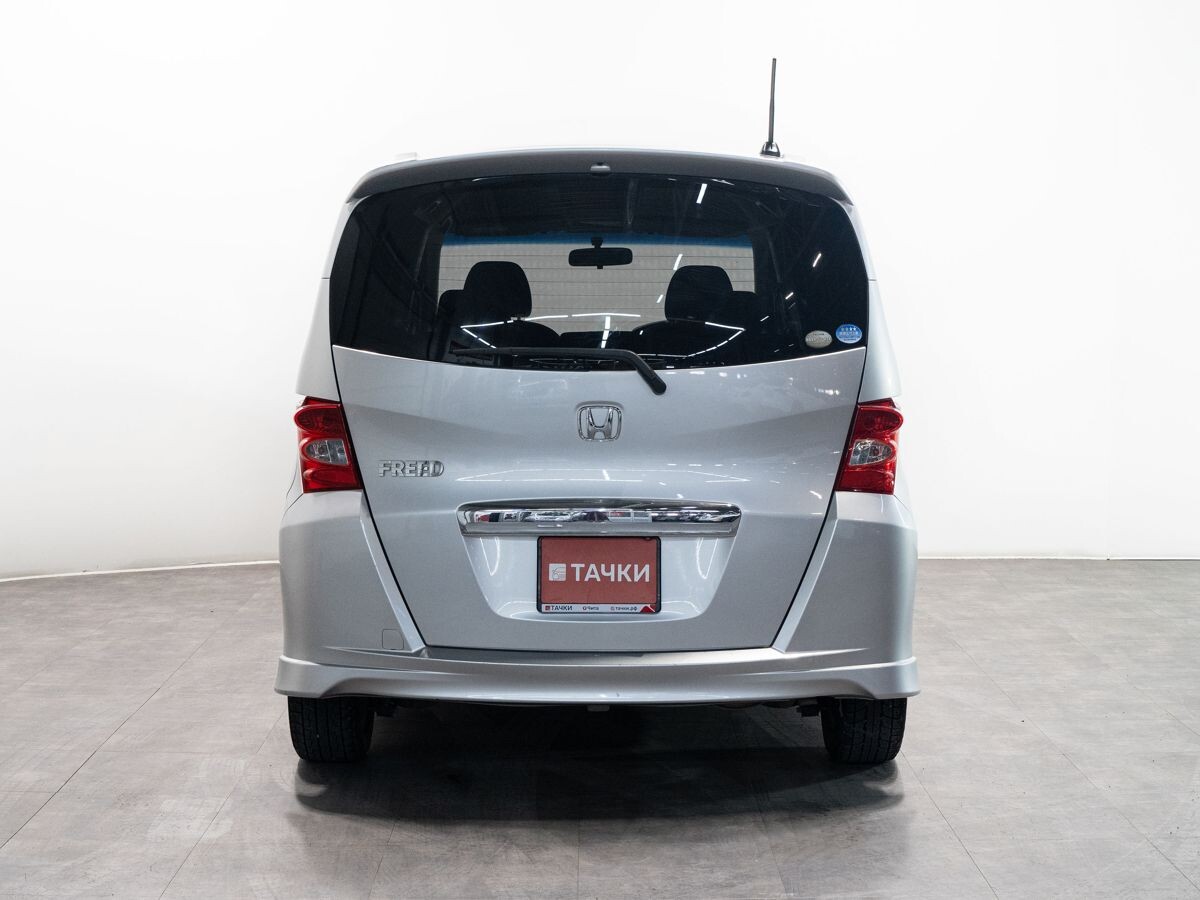 Honda Freed 2011 - фото автомобиля