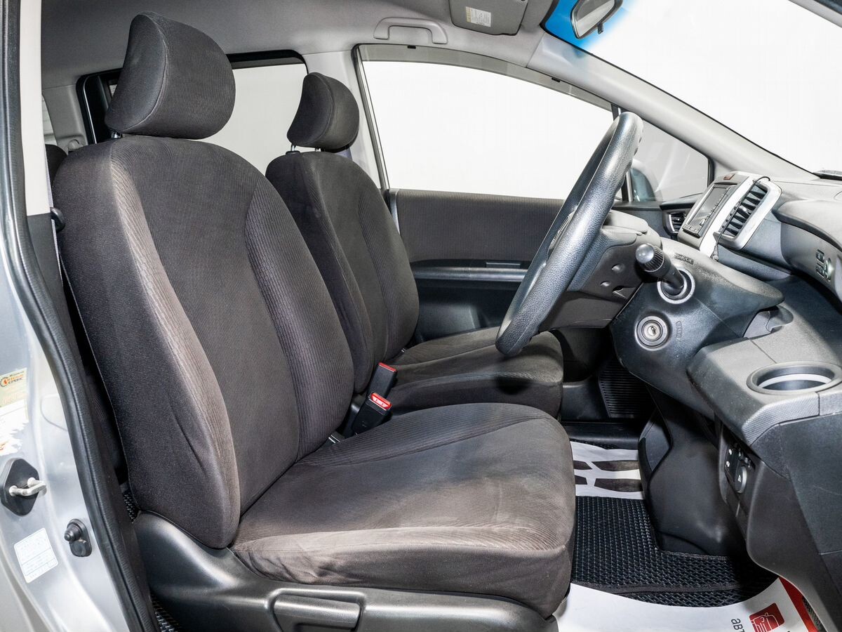 Honda Freed 2011 - фото автомобиля