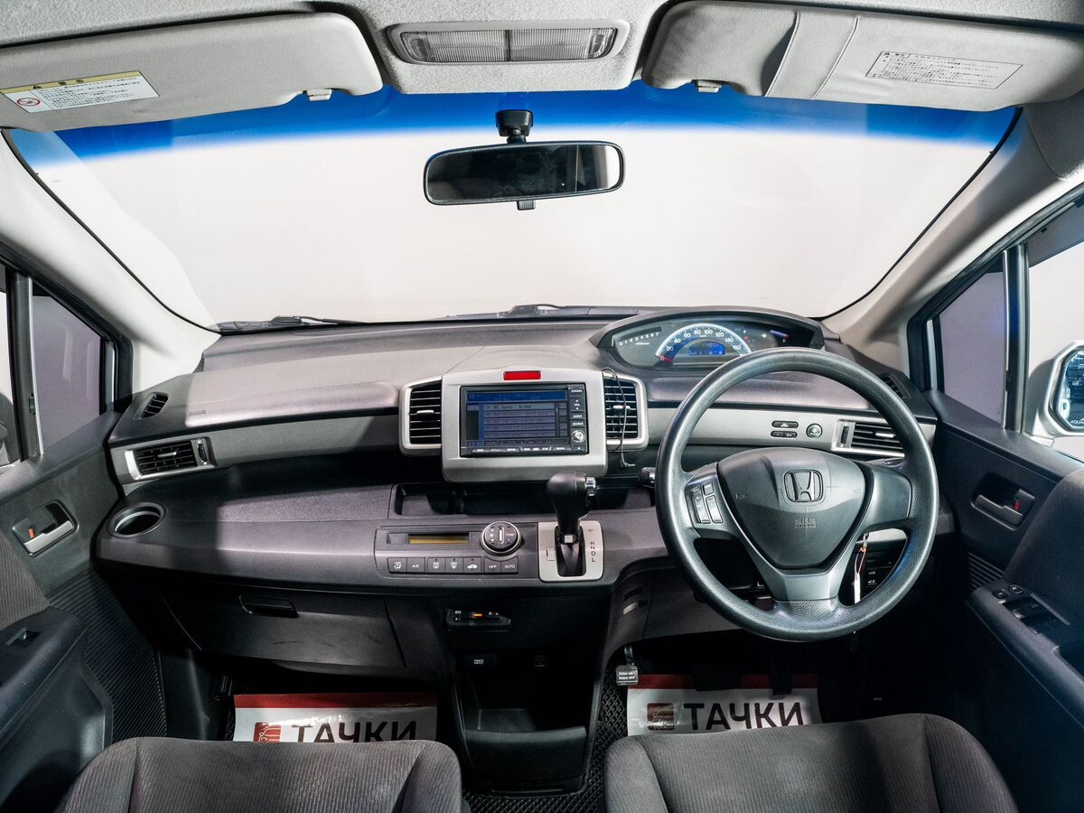 Honda Freed 2011 - фото автомобиля
