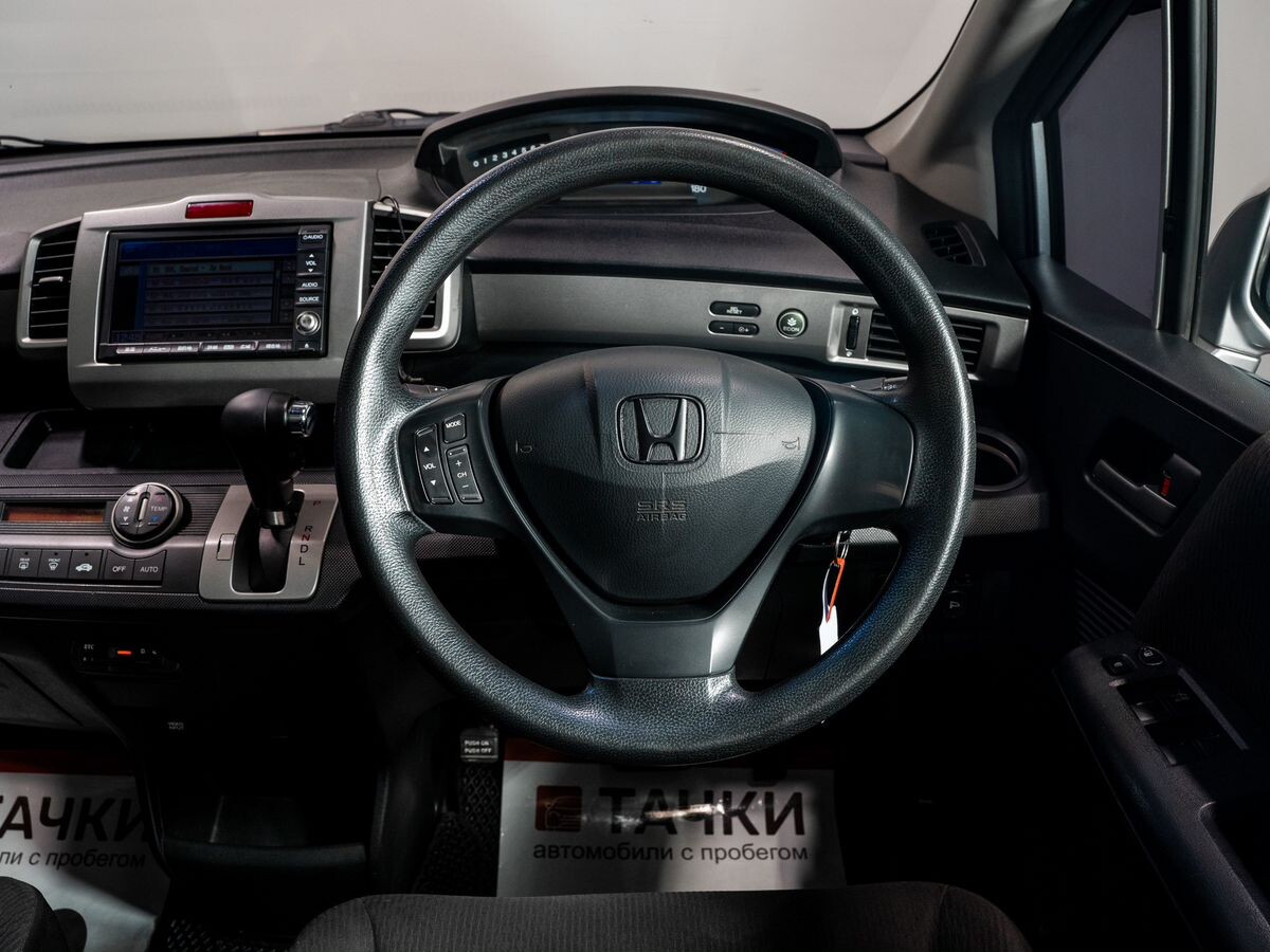 Honda Freed 2011 - фото автомобиля