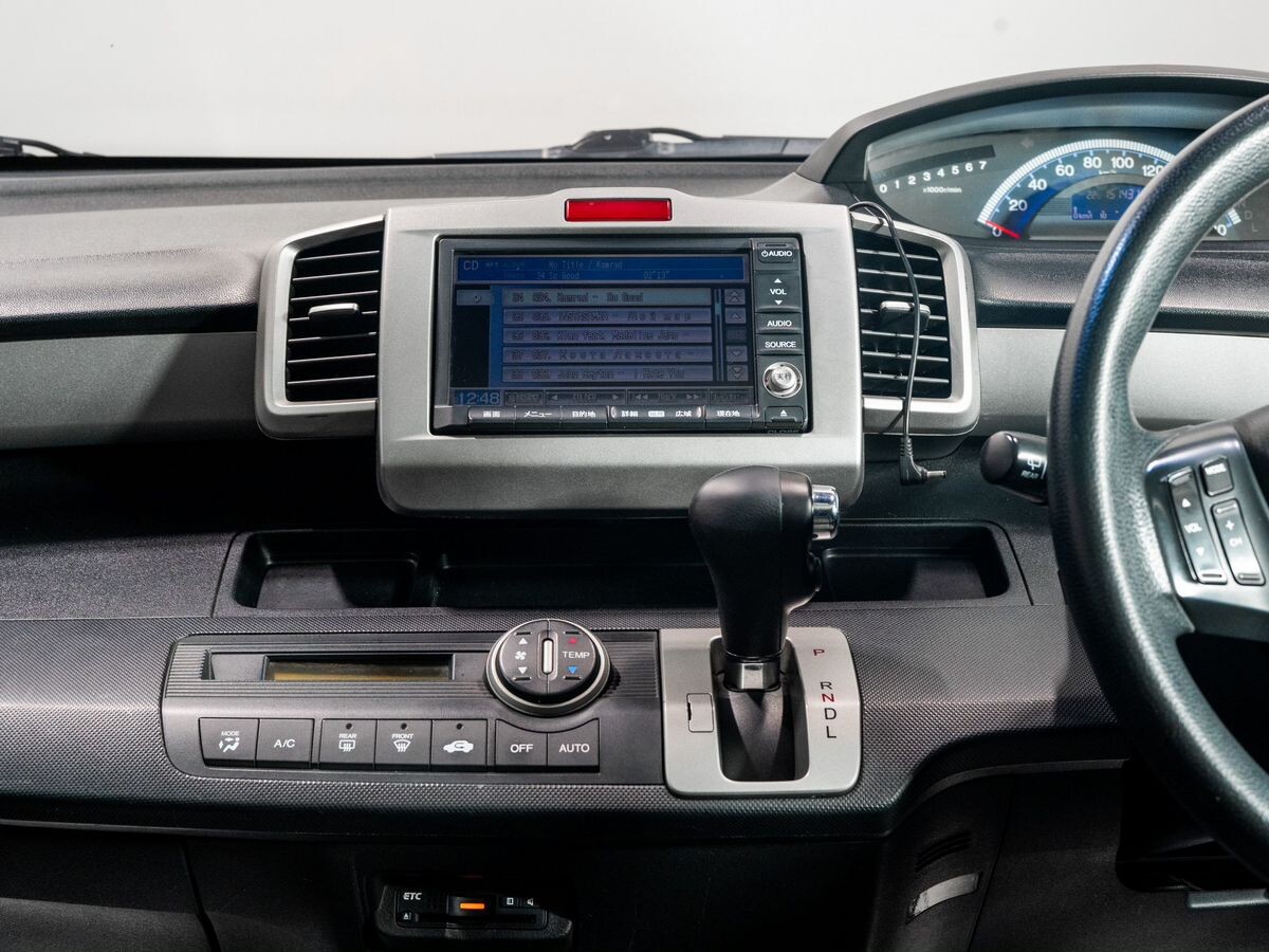 Honda Freed 2011 - фото автомобиля