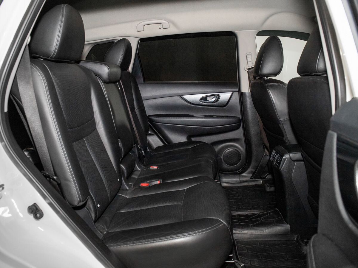 Nissan X-Trail 2017 - фото автомобиля