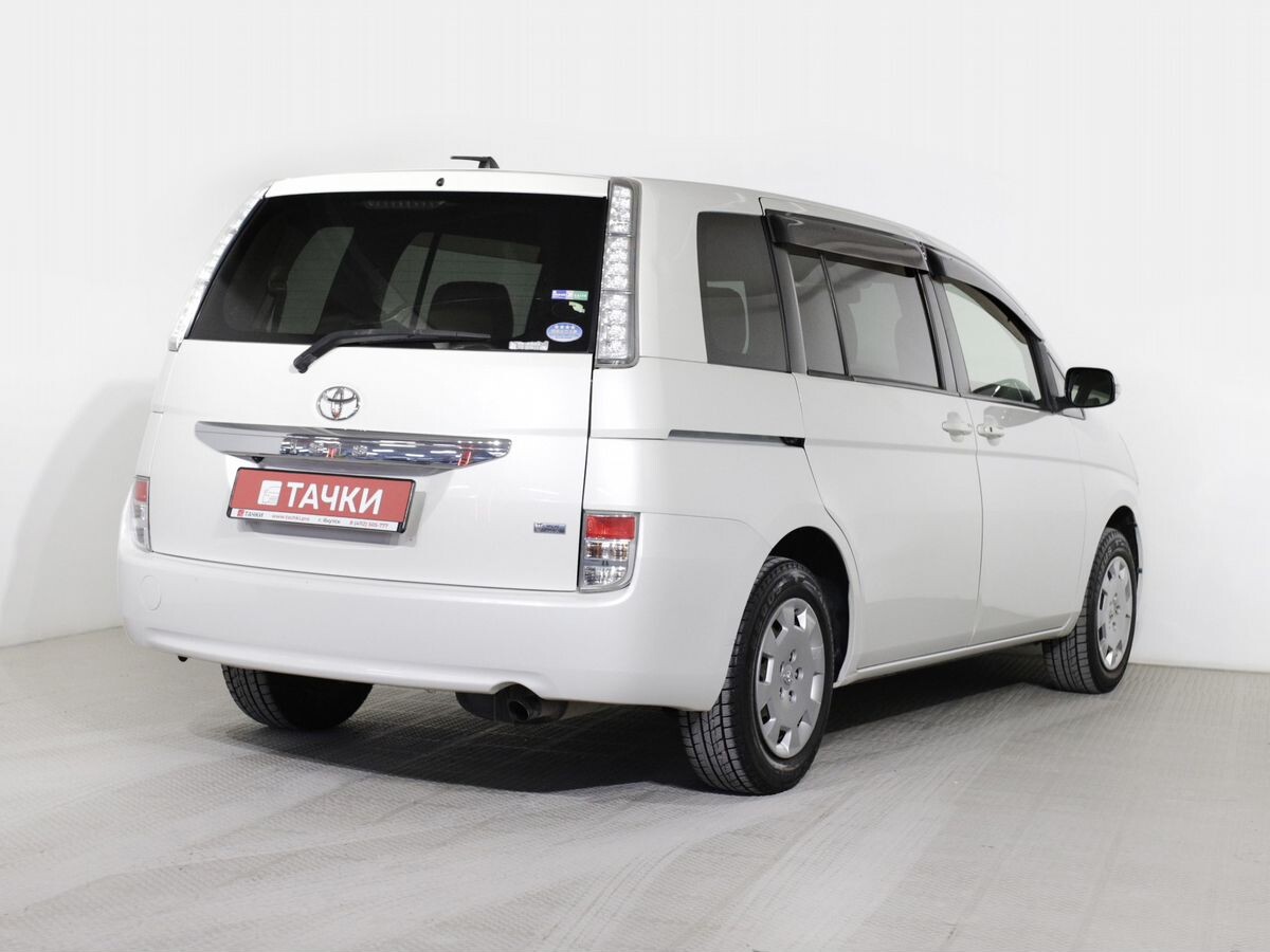 Toyota ISis 2013 - фото автомобиля