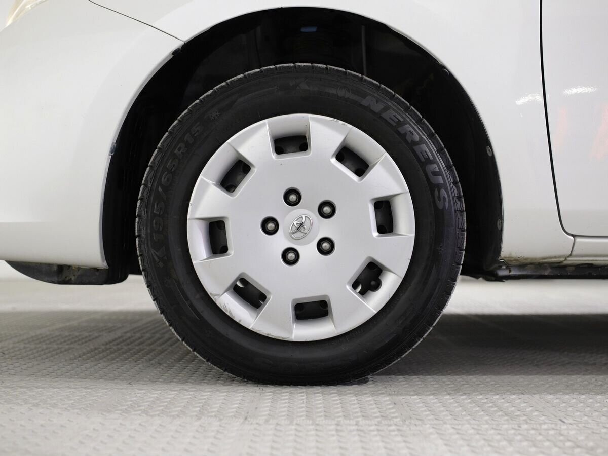 Toyota ISis 2013 - фото автомобиля