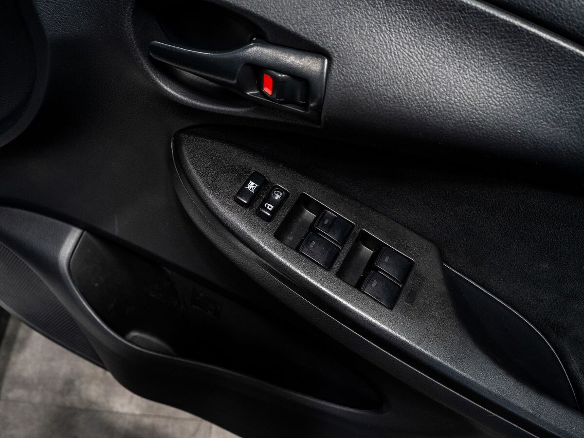 Toyota Corolla 2011 - фото автомобиля