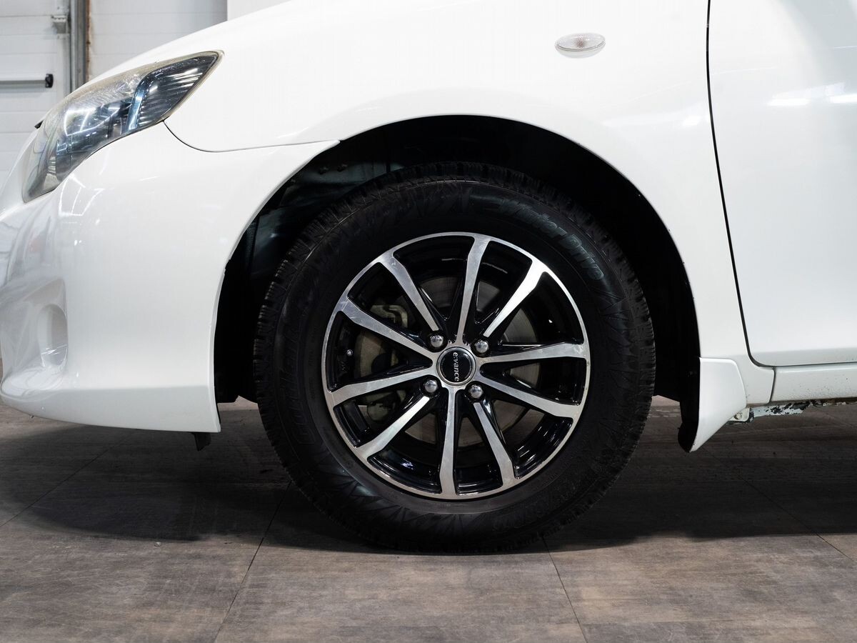 Toyota Corolla 2011 - фото автомобиля