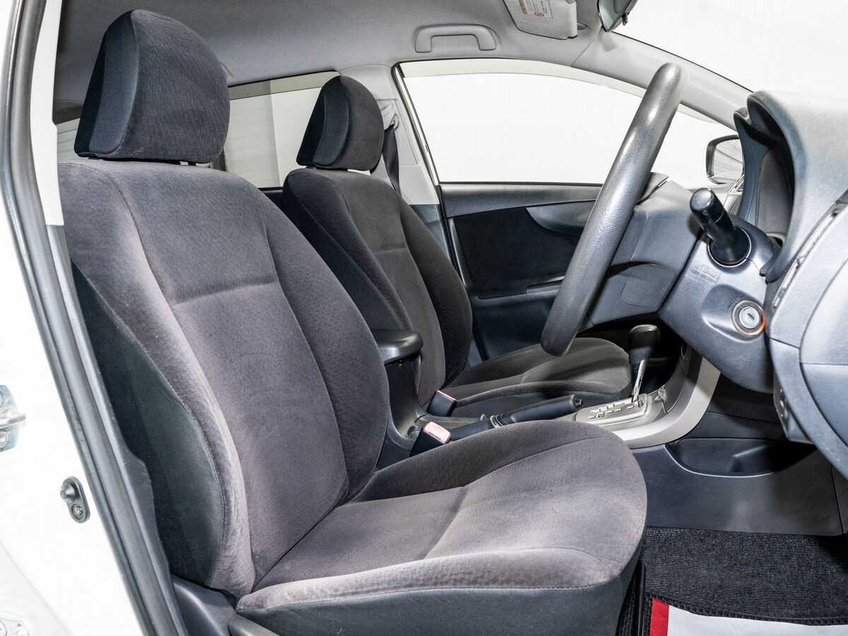 Toyota Corolla 2011 - фото автомобиля