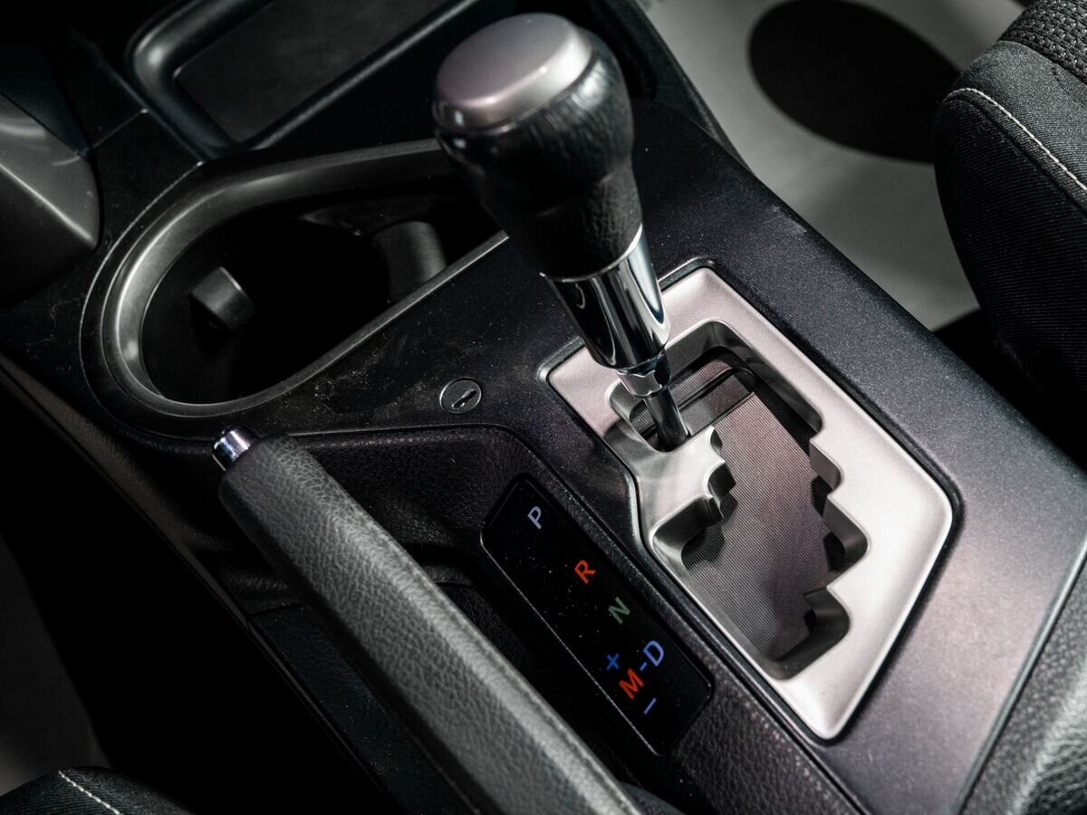 Toyota RAV4 2016 - фото автомобиля