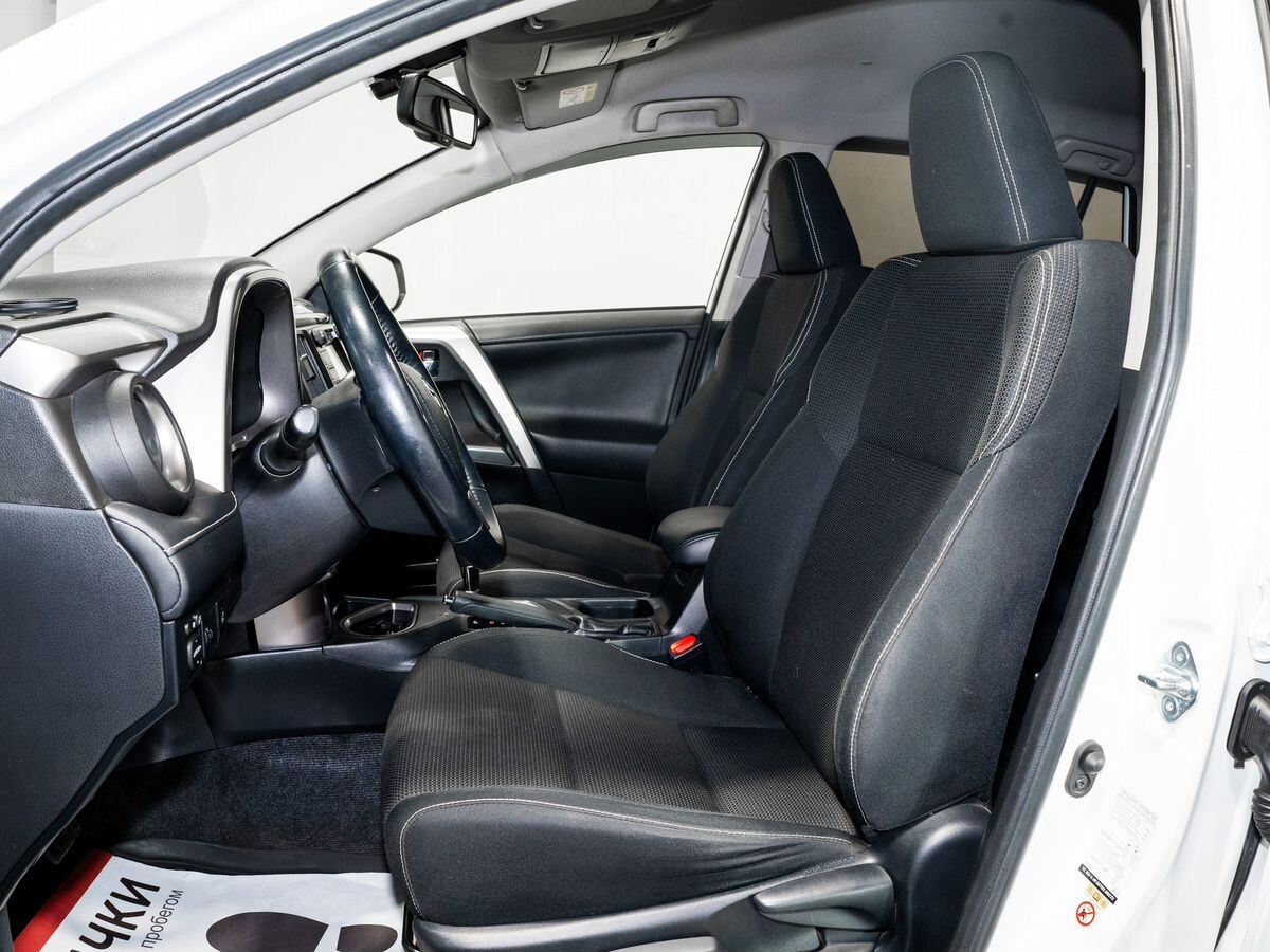 Toyota RAV4 2016 - фото автомобиля