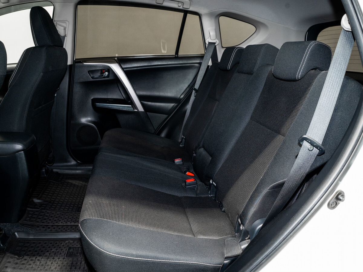 Toyota RAV4 2016 - фото автомобиля