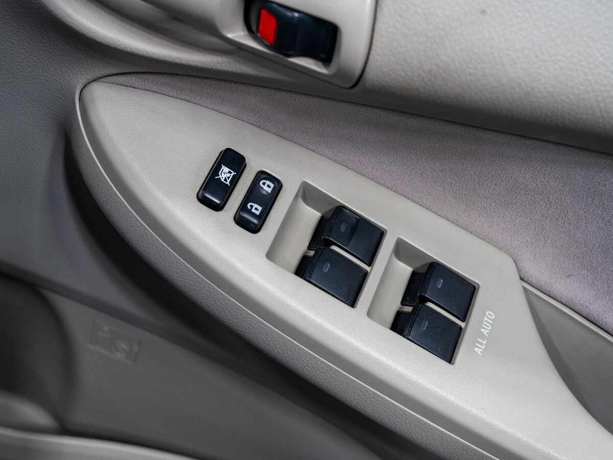 Toyota Corolla 2012 - фото автомобиля