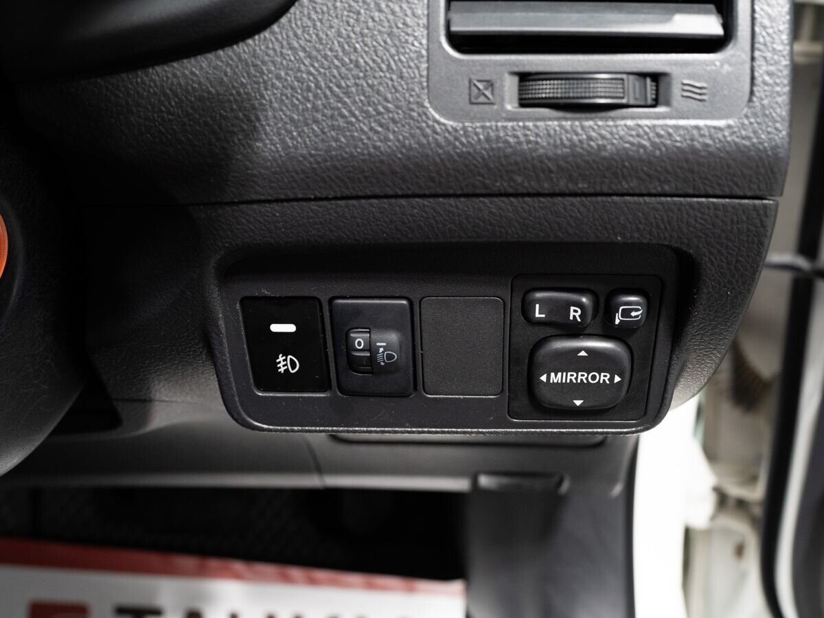 Toyota Corolla 2011 - фото автомобиля