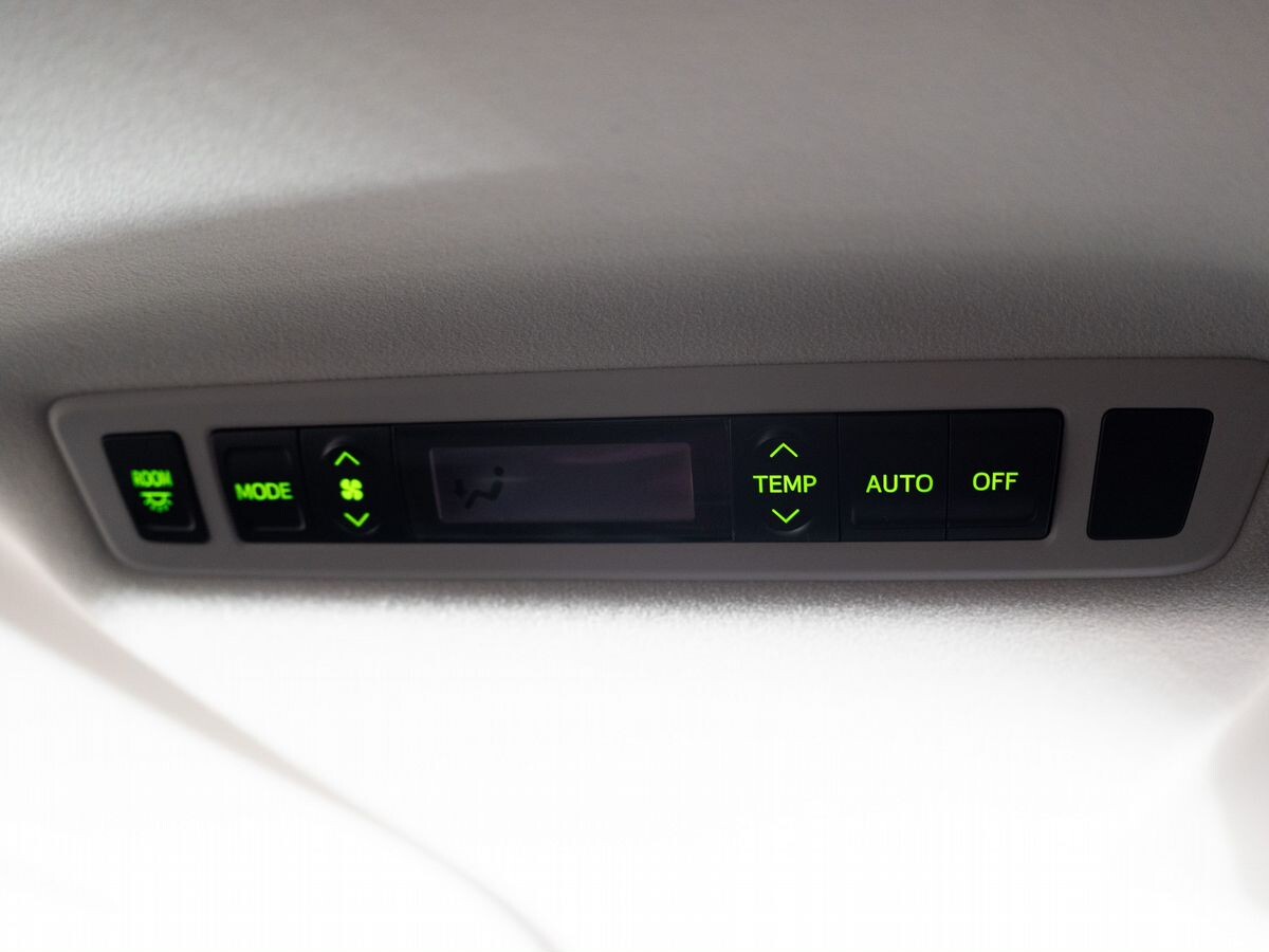 Toyota Alphard 2010 - фото автомобиля