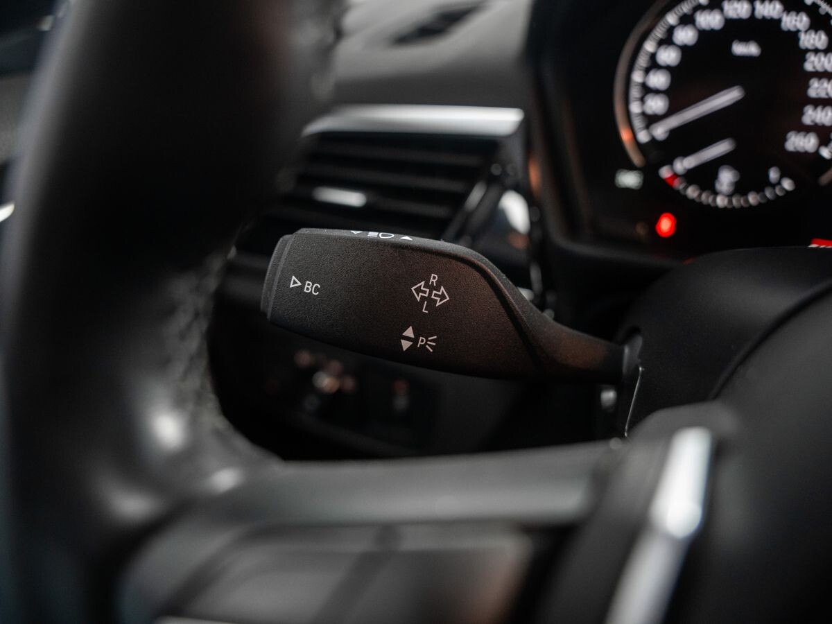 BMW 1 серии 2021 - фото автомобиля