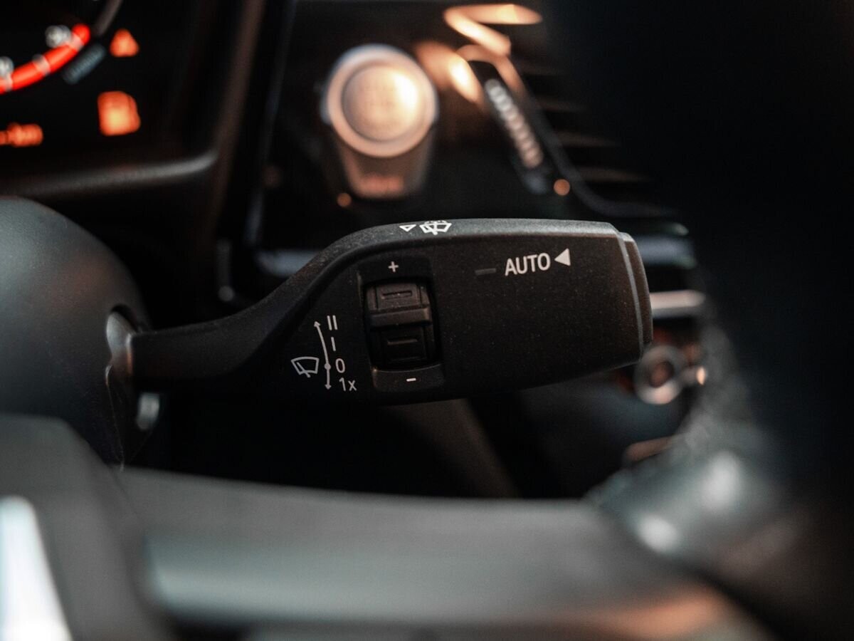 BMW 1 серии 2021 - фото автомобиля