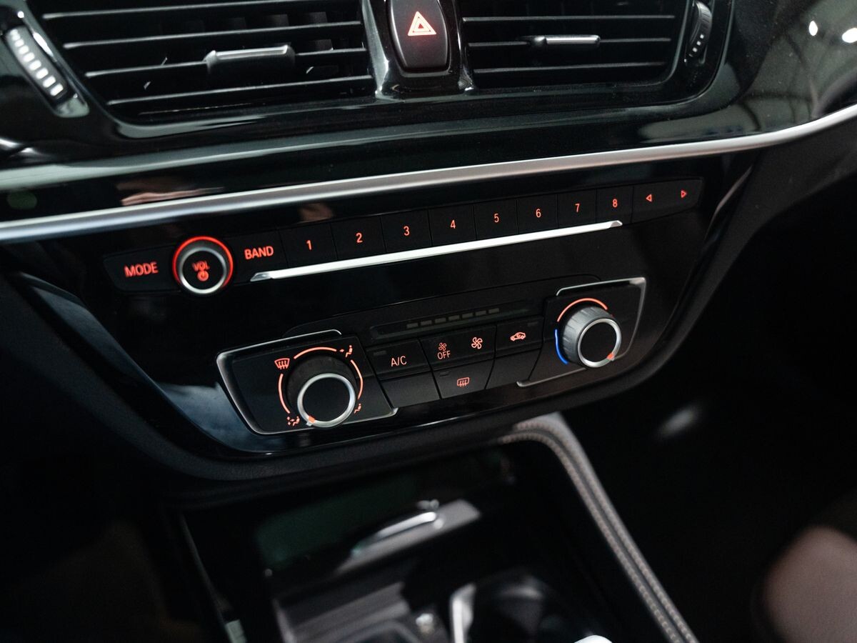 BMW 1 серии 2021 - фото автомобиля