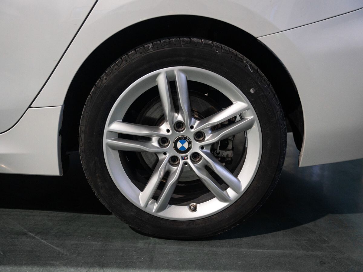 BMW 1 серии 2021 - фото автомобиля