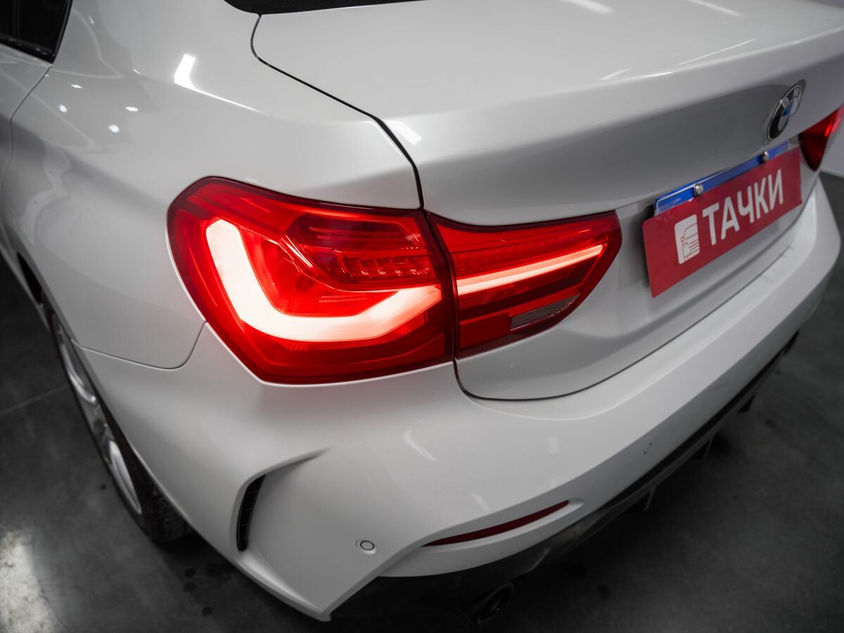 BMW 1 серии 2021 - фото автомобиля