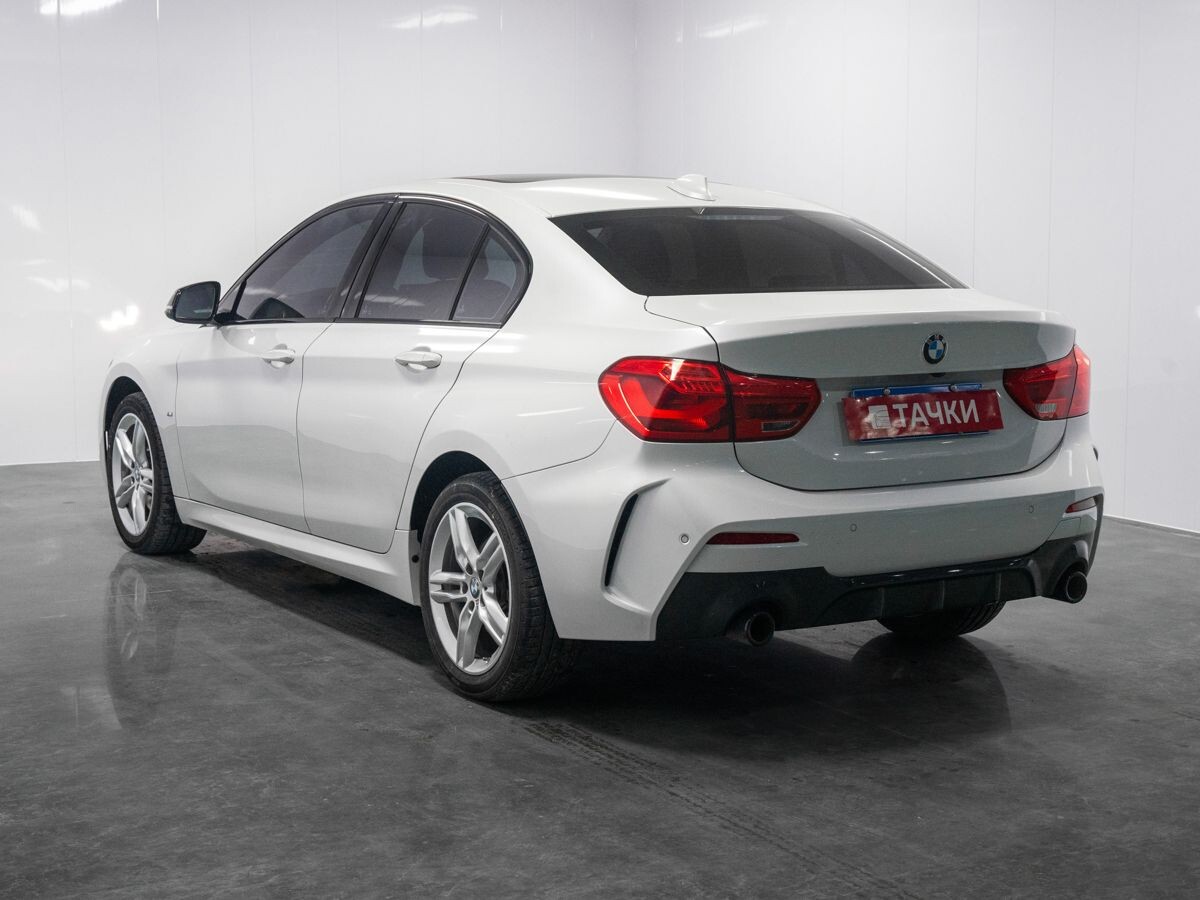 BMW 1 серии 2021 - фото автомобиля