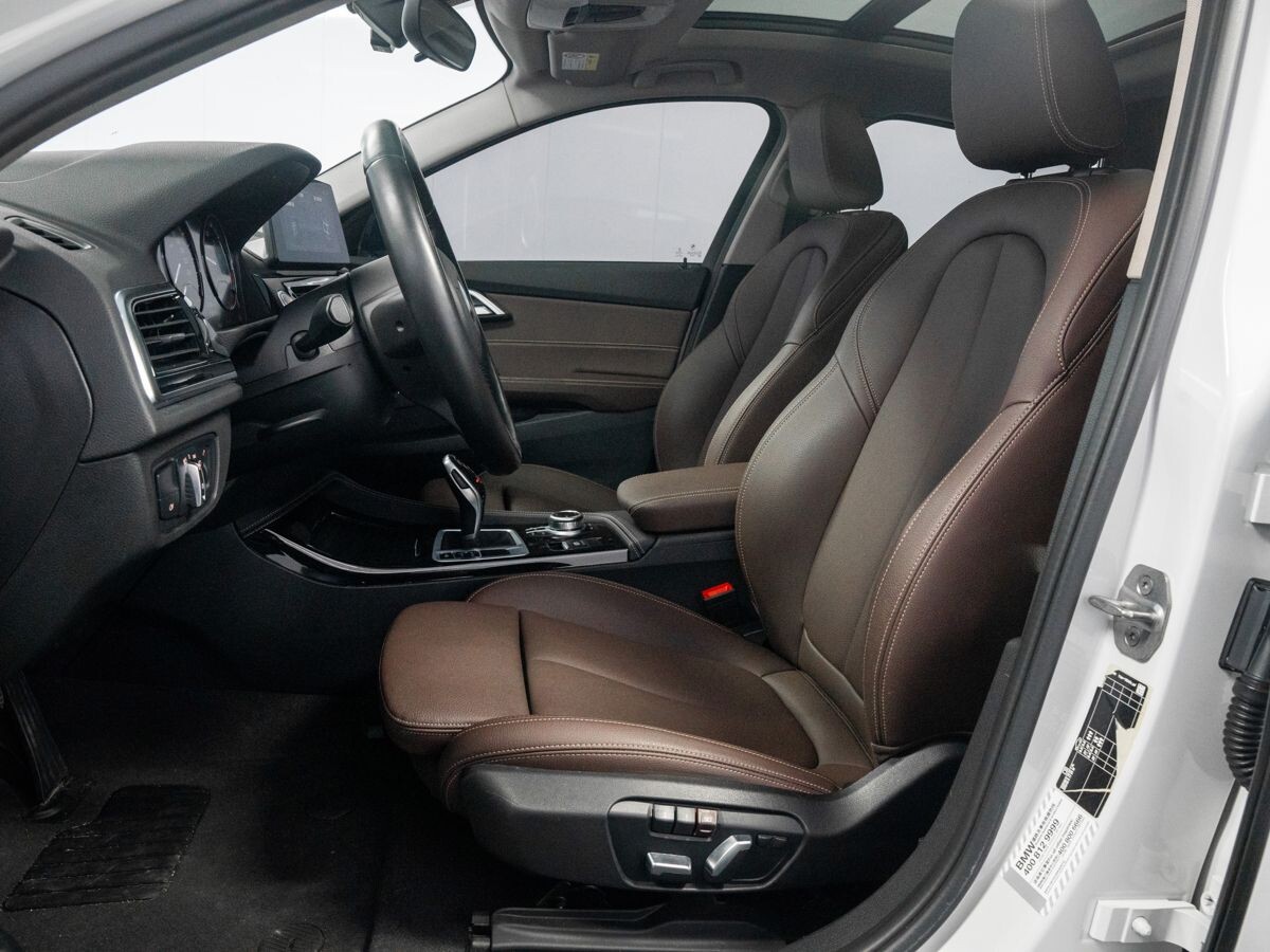 BMW 1 серии 2021 - фото автомобиля