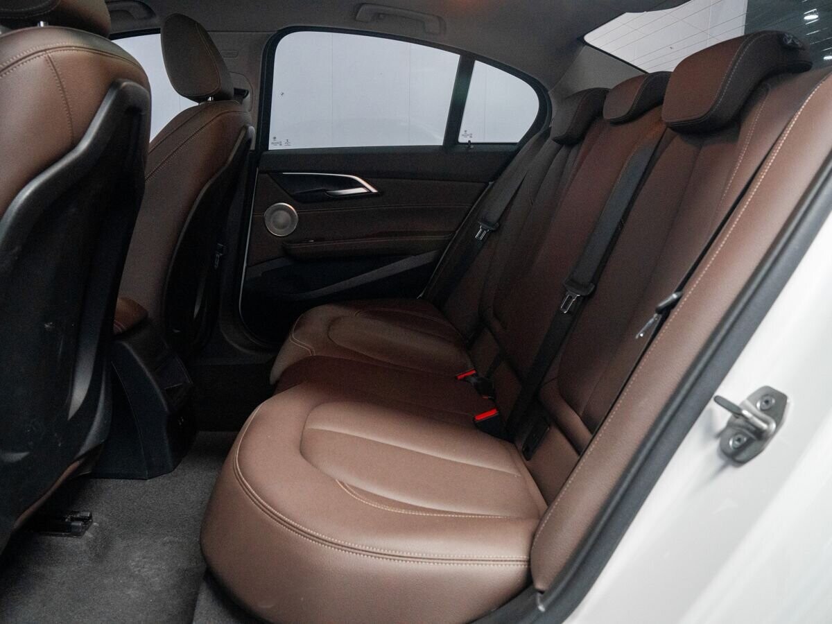 BMW 1 серии 2021 - фото автомобиля