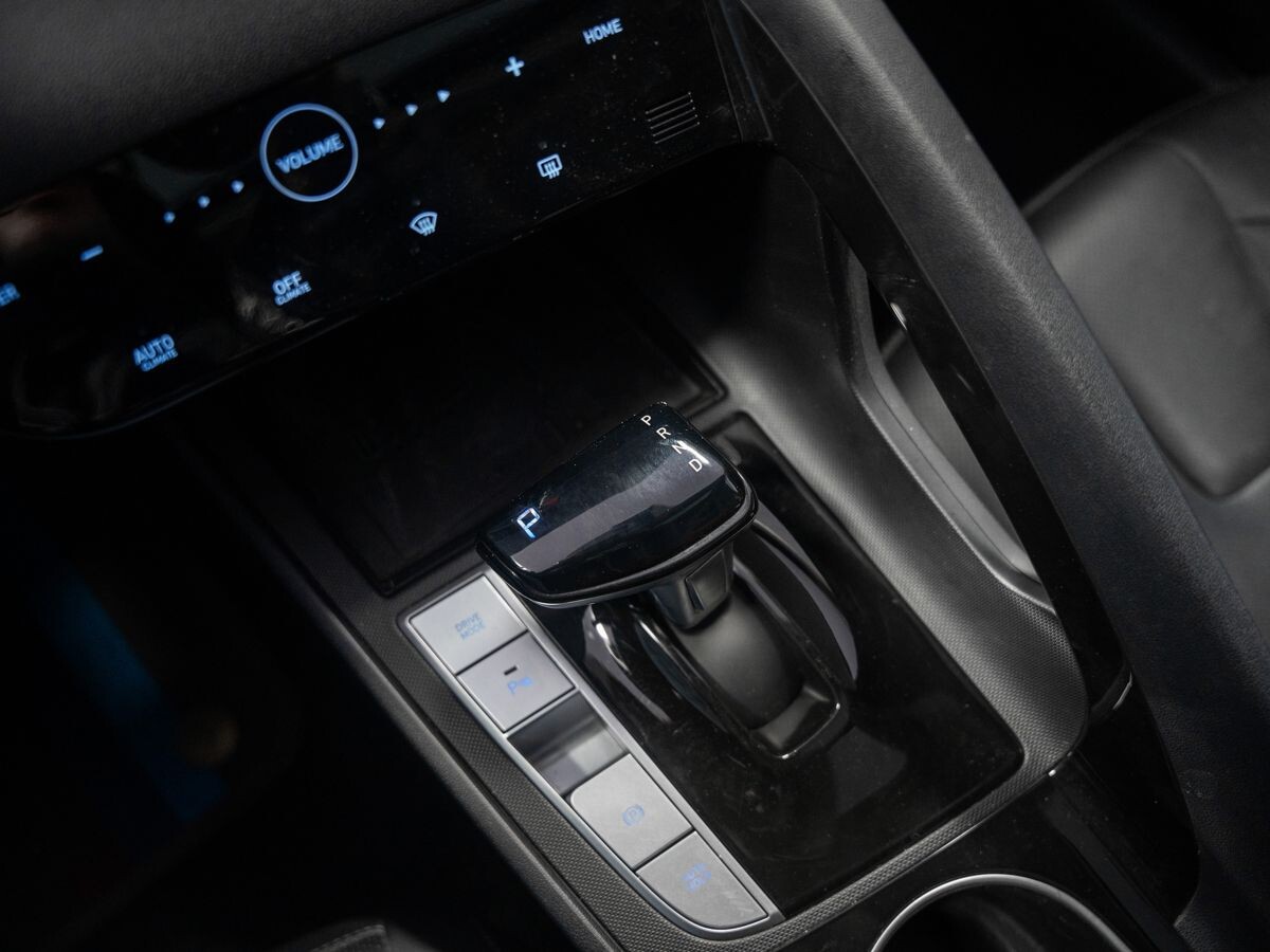 Hyundai Elantra 2022 - фото автомобиля