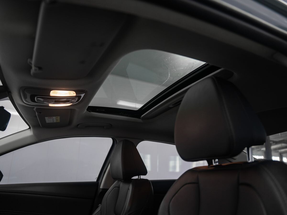 Hyundai Elantra 2022 - фото автомобиля